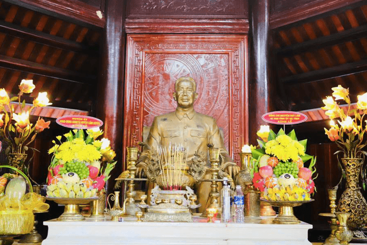 Dâng hương kỷ niệm 118 năm ngày sinh cố Tổng Bí thư Lê Duẩn