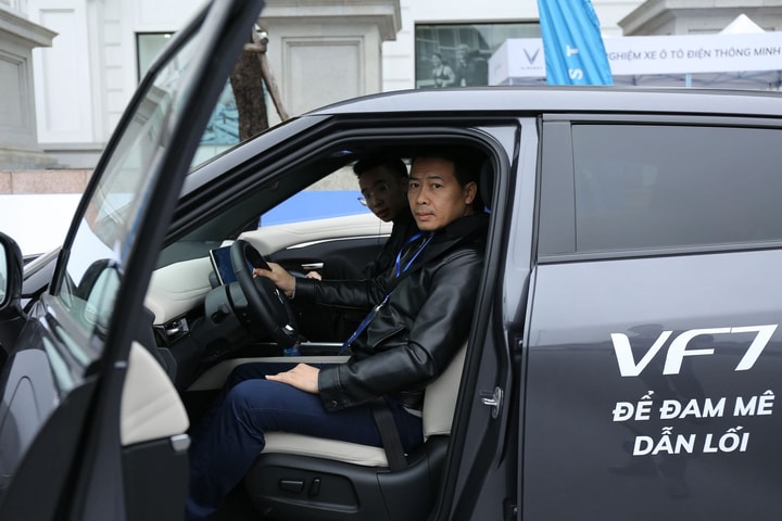 4 lợi thế áp đảo giúp VinFast VF 7 lấn lướt các đối thủ trong phân khúc C-SUV