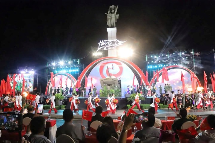 "Bản trường ca hòa bình": Tái hiện khí thế hào hùng của chiến thắng