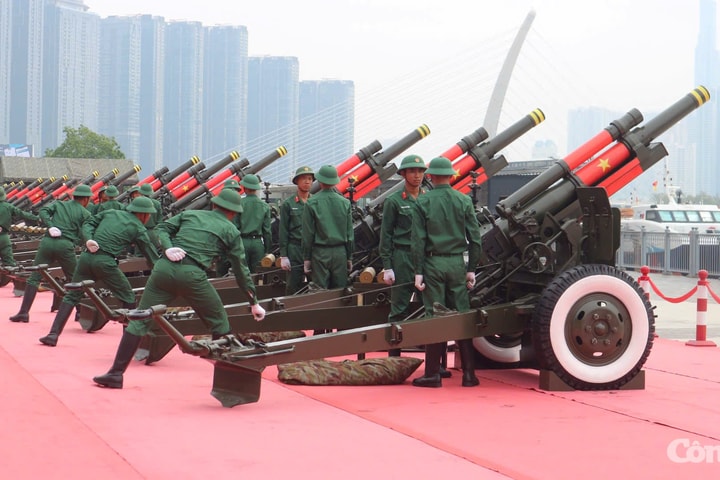 Dàn đại bác phục vụ đại lễ 30/4 ở TP.HCM bắt đầu khai hỏa tập luyện