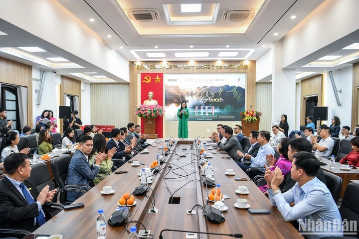 Báo Nhân Dân ra mắt video âm nhạc "Victory - Bond in Vietnam"