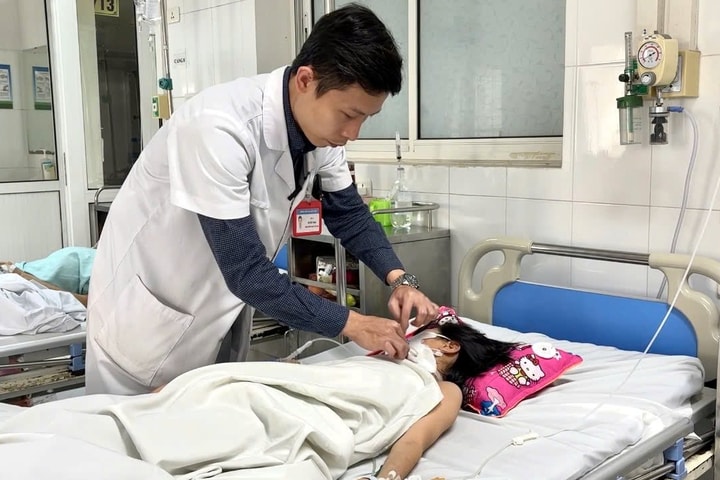 Trẻ 11 tuổi bị chó nhà cắn thủng thực quản