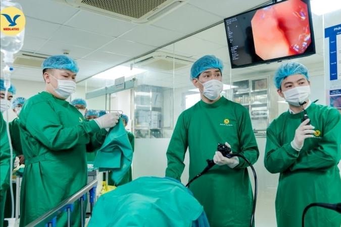 Giải quyết triệt để ung thư sớm đại trực tràng bằng kỹ thuật ESD tại Trung tâm Tiêu hóa MEDLATEC