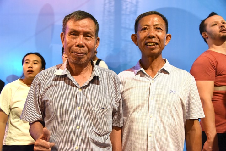 Người dân TP. HCM mãn nhãn với màn hợp luyện diễu binh, diễu hành 30/4