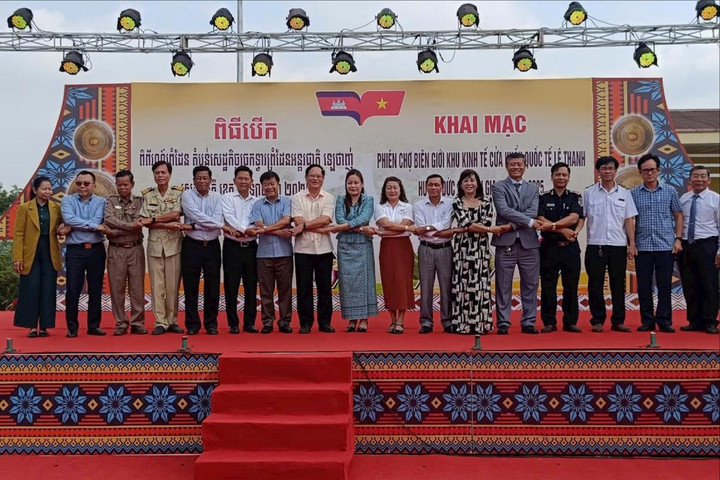 Đặc sắc phiên chợ biên giới Việt Nam - Campuchia ở Gia Lai