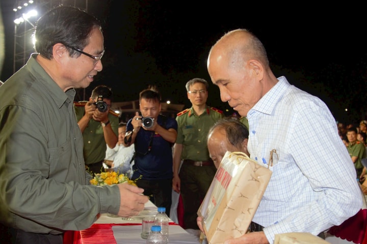 Thủ tướng dự chương trình "Ký ức để lại"