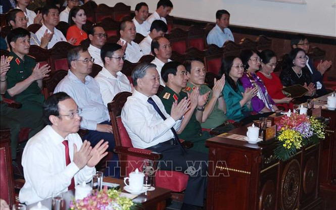Tổng Bí thư Tô Lâm dự Chương trình hòa nhạc đặc biệt "Bản giao hưởng hòa bình"