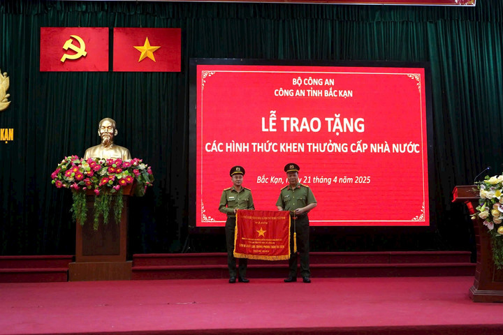 Bắc Kạn: Trao tặng các hình thức khen thưởng cấp Nhà nước