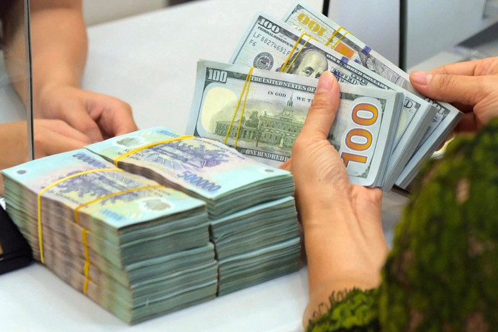 Tỷ giá USD ngày 22/4: Đồng USD trong nước tiêp tục tăng giá