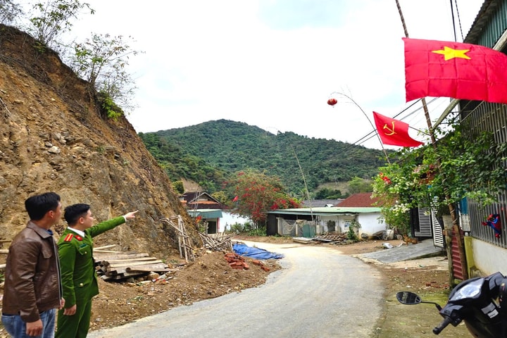 Nơi một thời phụ nữ thay vai người giữ lửa