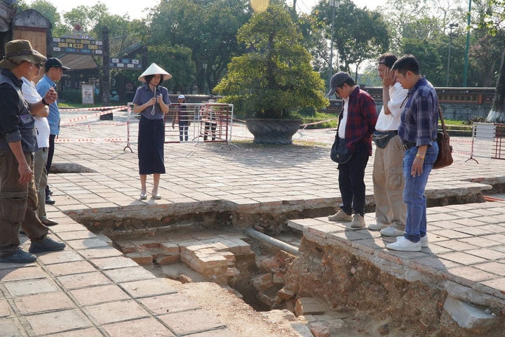 Phát lộ nhiều dấu tích quan trọng tại khu vực nền móng Đại Cung Môn