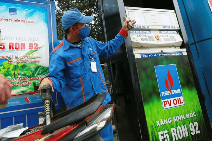 Sau hai kỳ điều chỉnh giảm liên tiếp, xăng E5 RON92 và RON 95 tăng mạnh