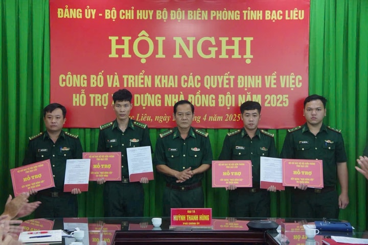 Hỗ trợ 9 căn nhà đồng đội cho quân nhân có hoàn cảnh khó khăn