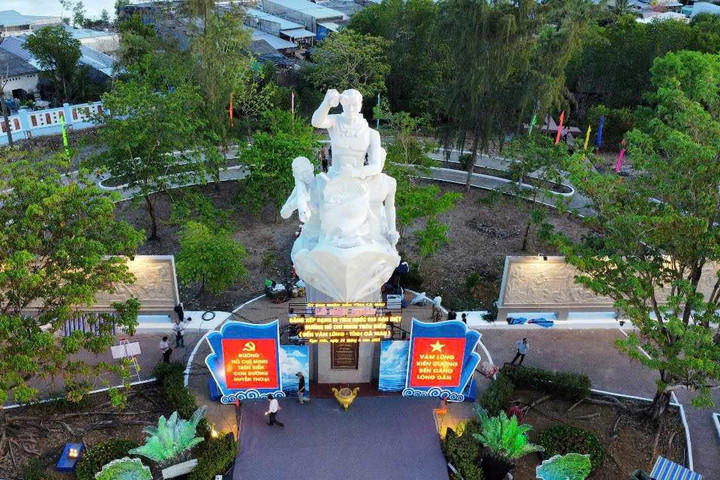 Đón nhận Bằng xếp hạng Di tích Quốc gia đặc biệt đường Hồ Chí Minh trên biển