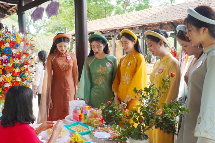 Khai mạc triển lãm cây kiểng và trải nghiệm sản phẩm làng nghề Huế