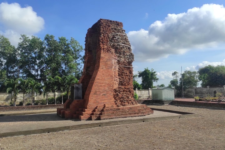 Đón nhận Bằng xếp hạng di tích Quốc gia đặc biệt khảo cổ Vĩnh Hưng