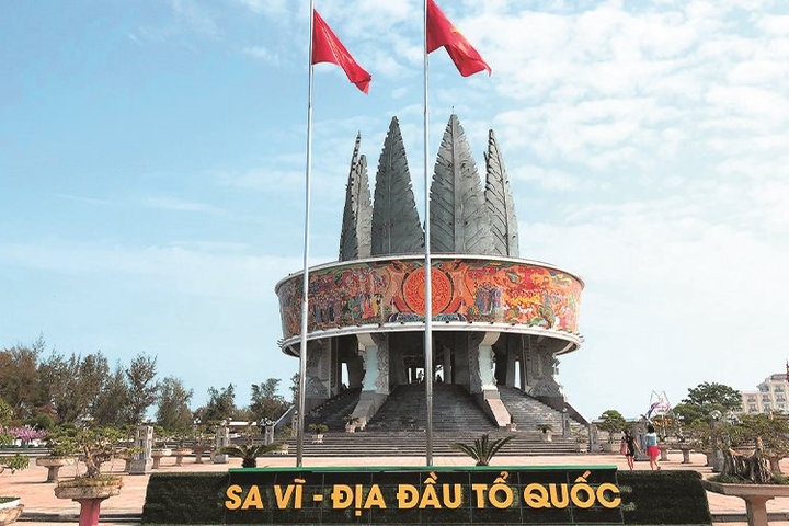 Tự hào một dải non sông