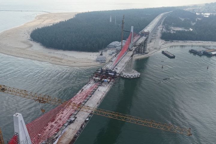 Hợp long cầu vượt biển Thuận An, vốn đầu tư 2.400 tỷ đồng