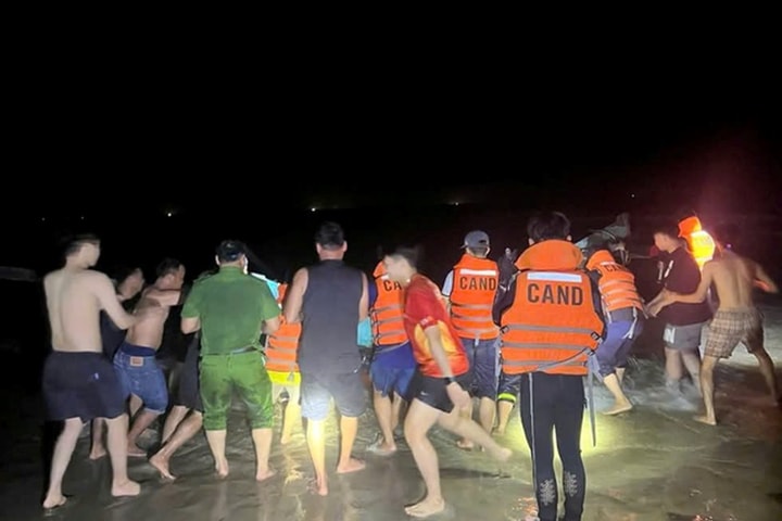 Tìm thấy thi thể thanh niên mất tích khi tắm biển ở Quảng Trị