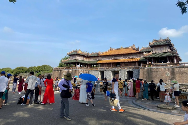 TP.Huế: Xử lý nghiêm tình trạng chèo kéo, ăn xin, bảo kê tại các điểm du lịch