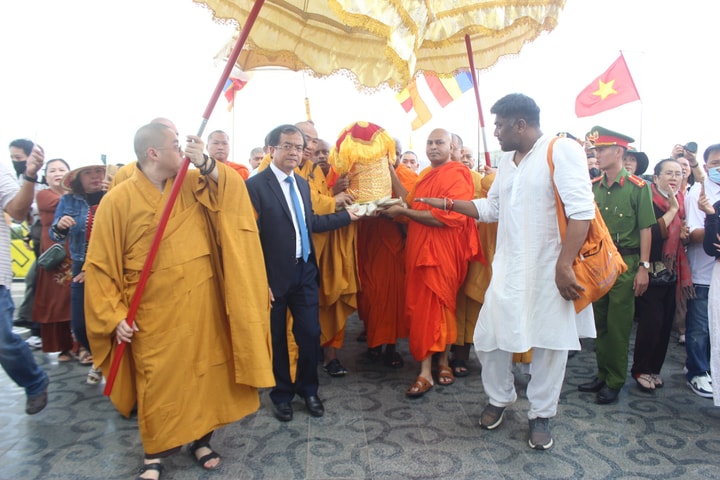 Hình ảnh cung rước xá lợi Đức Phật về núi Bà Đen