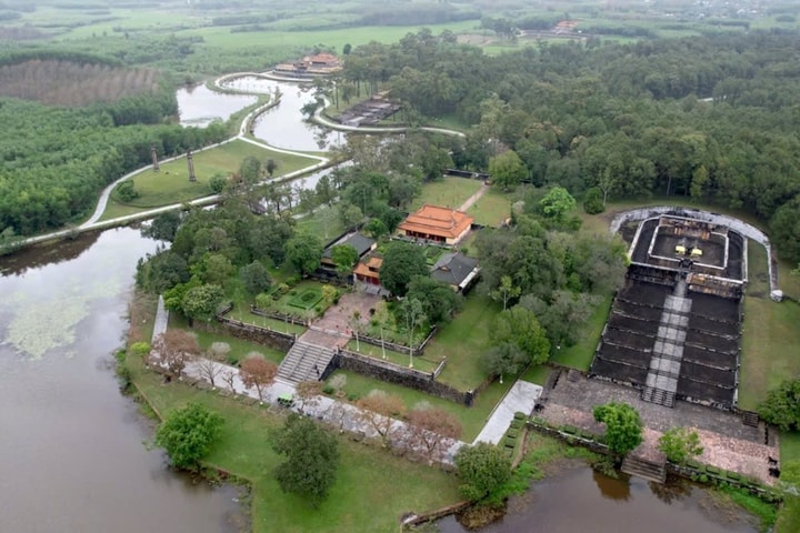 Nhiều hạng mục tại quần thể lăng vua Gia Long vừa nâng cấp đã xuống cấp