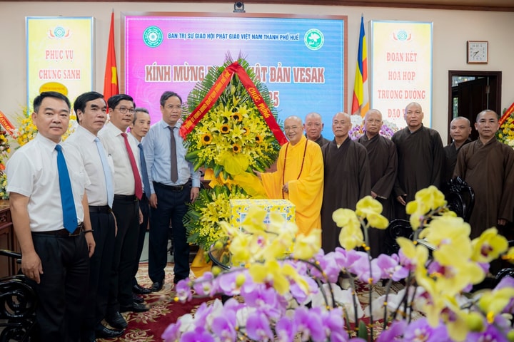 Chúc mừng Ban trị sự GHPGVN thành phố Huế nhân đại lễ Phật đản Vesak 2025