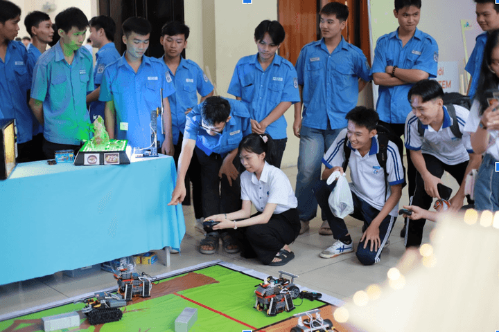 Thúc đẩy sự phát triển của nữ sinh trong lĩnh vực STEM