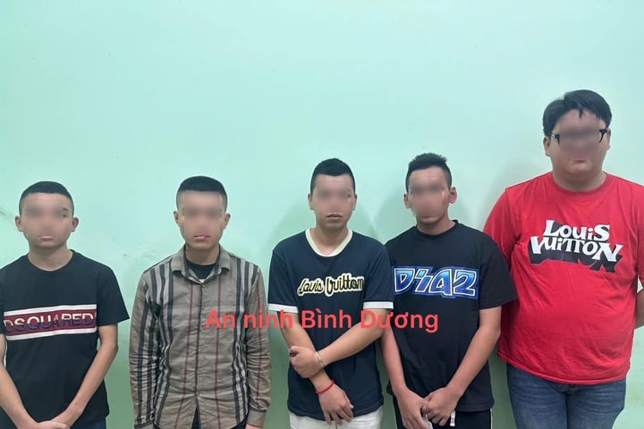 Loạn đả sau tiếng nẹt pô xe