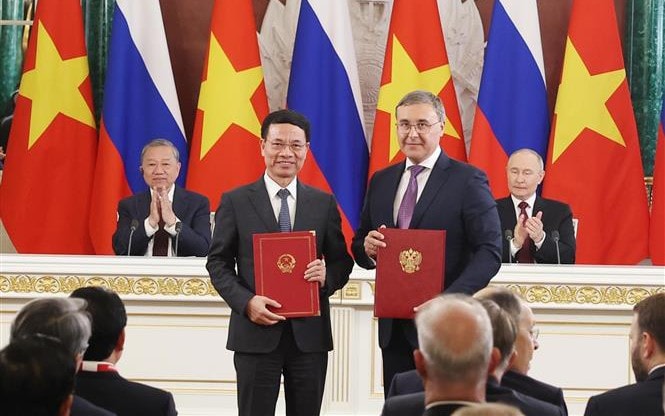 Tổng Bí thư Tô Lâm và Tổng thống Nga Putin chứng kiến trao các văn kiện hợp tác