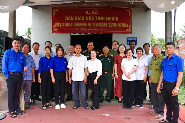 Bàn giao 6 căn nhà tình nghĩa ở Bến Tre