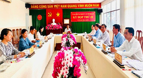 Thi hành kỷ luật Chánh Văn phòng UBND TP Cần Thơ