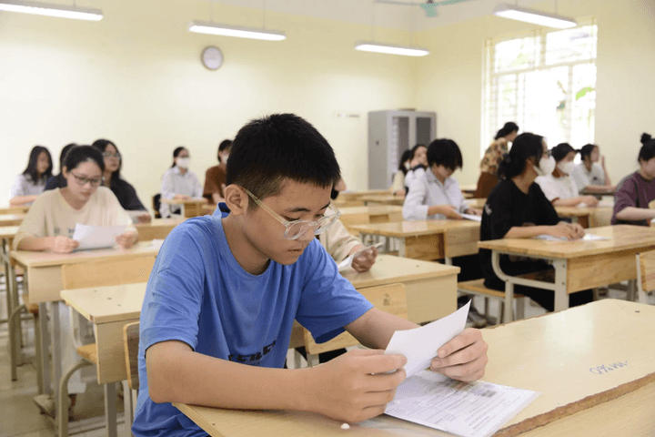 Để được xét tuyển vào lớp 10 trường công lập ở Hà Nội, cần lưu ý những nguyên tắc nào?