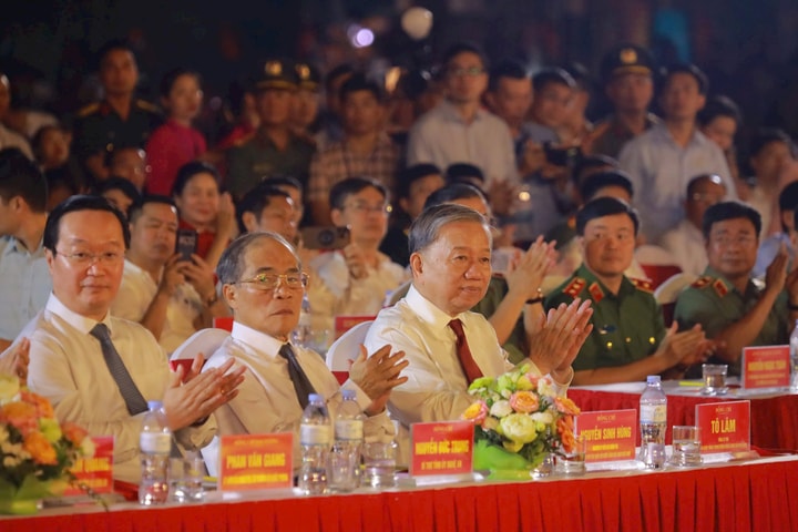 Tổng Bí thư Tô Lâm dự khai mạc Lễ hội Làng Sen