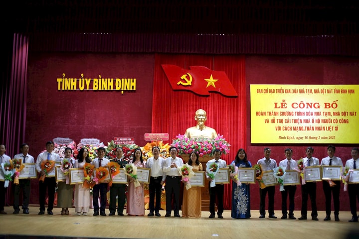 Bình Định: Mỗi ngày hoàn thiện 32 căn nhà cho người dân