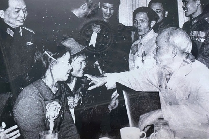 Nữ anh hùng Ngô Thị Tuyển và ký ức những lần gặp Bác Hồ