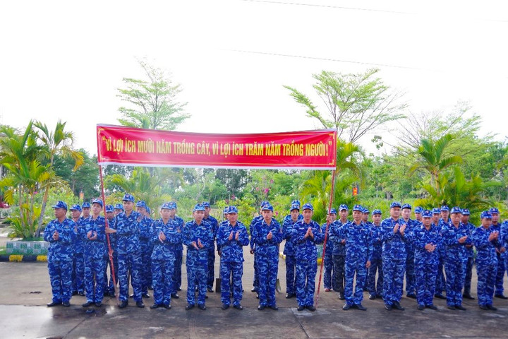 Hải đoàn 42 phát động trồng cây kỷ niệm 135 năm Ngày sinh Chủ tịch Hồ Chí Minh