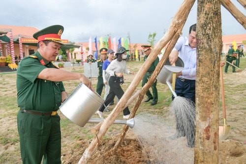 Bộ CHQS tỉnh Kiên Giang phát động “Tết trồng cây đời đời nhớ ơn Bác Hồ”