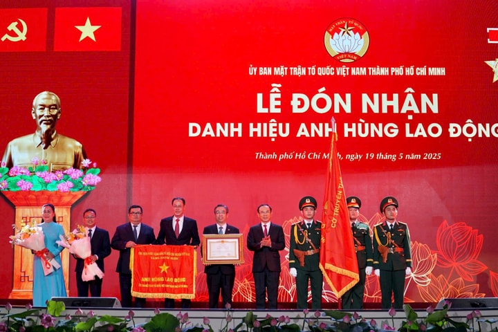 Ủy ban MTTQ Việt Nam TP.HCM đón nhận danh hiệu "Anh hùng Lao động"