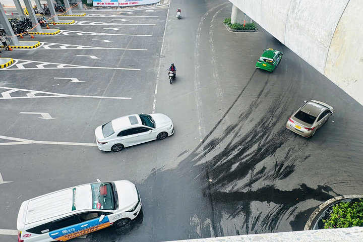 Ô tô chạy bát nháo trước Nhà ga T3: Sẽ điều chỉnh các làn xe