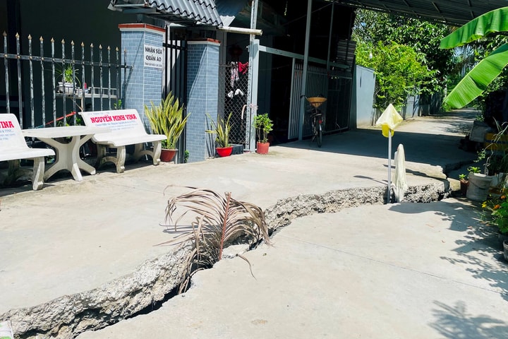 Đường hơn 12 tỷ đồng sử dụng chưa bao lâu thì liên tục nứt, xuống cấp