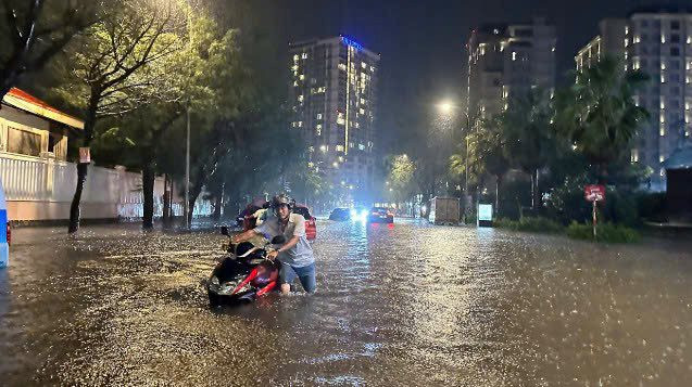Thành phố Vũng Tàu ngập sâu do mưa lớn