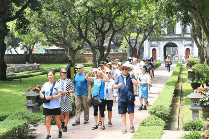 Hà Nội đón gần 12,8 triệu lượt khách trong 5 tháng đầu năm 2025