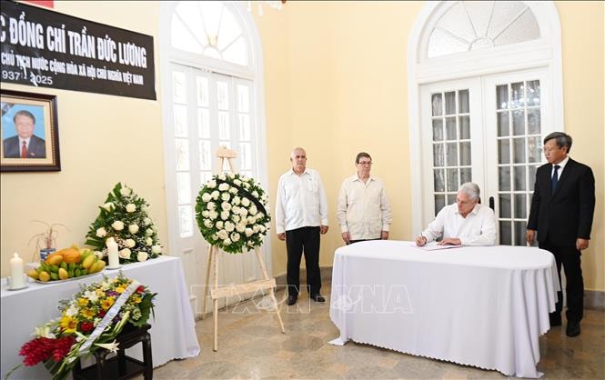 Cộng đồng người Việt, bạn bè Cuba và quốc tế thương tiếc nguyên Chủ tịch nước Trần Đức Lương