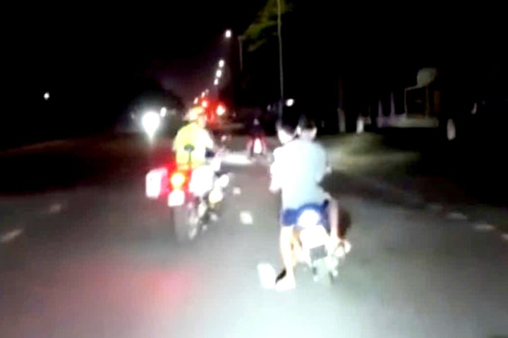 Nhóm thanh thiếu niên "đánh võng" trên phố, bất chấp sự truy đuổi của CSGT