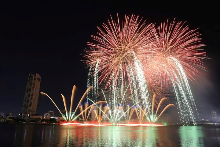 DIFF 2025: Hé lộ những giọng ca thăng hoa cùng pháo hoa trong đêm khai hội