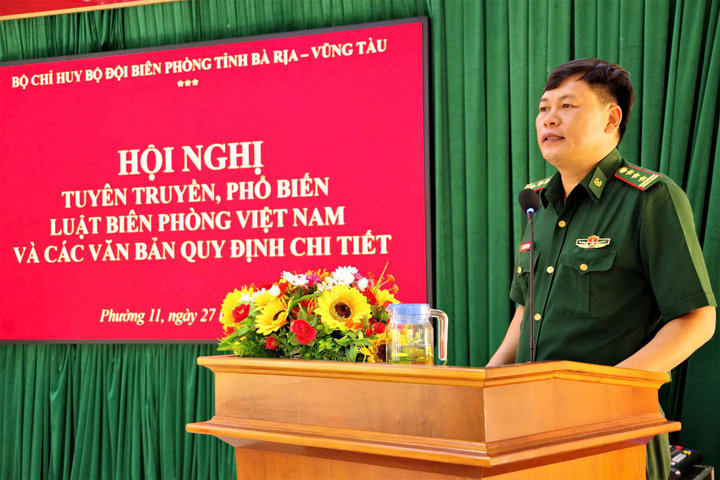 Tuyên truyền Luật Biên phòng và chống khai thác IUU cho cán bộ và người dân