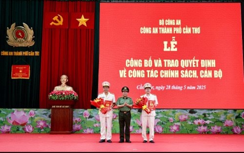 Cần Thơ: Thăng cấp bậc hàm, nâng lương cho 242 chiến sĩ công an