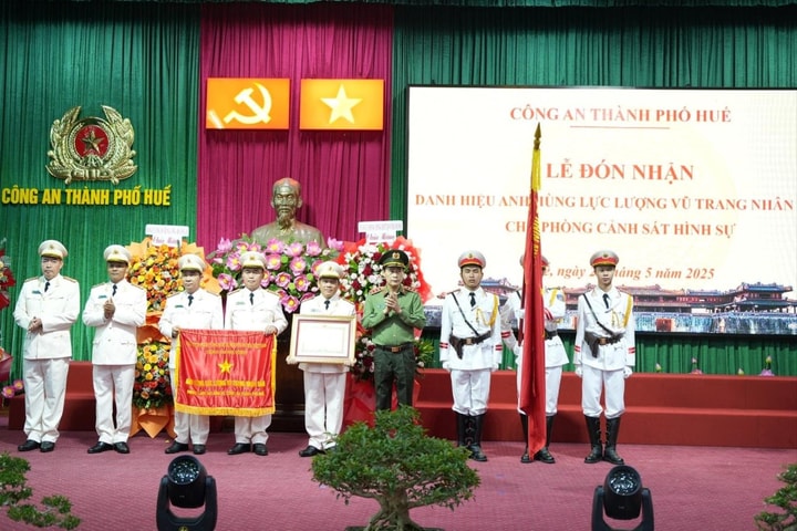 Phòng Cảnh sát hình sự Công an TP Huế đón nhận Danh hiệu Anh hùng lực lượng vũ trang nhân dân