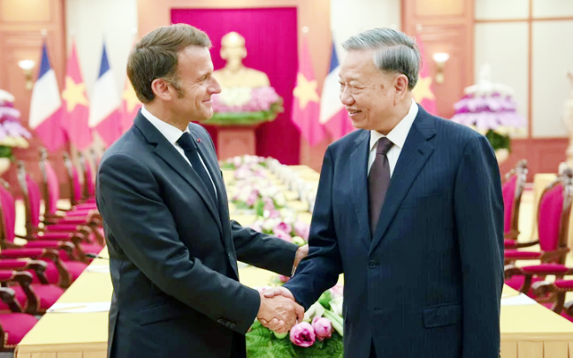 Video được Tổng thống Pháp đăng tải về chuyến thăm ấn tượng tới Việt Nam